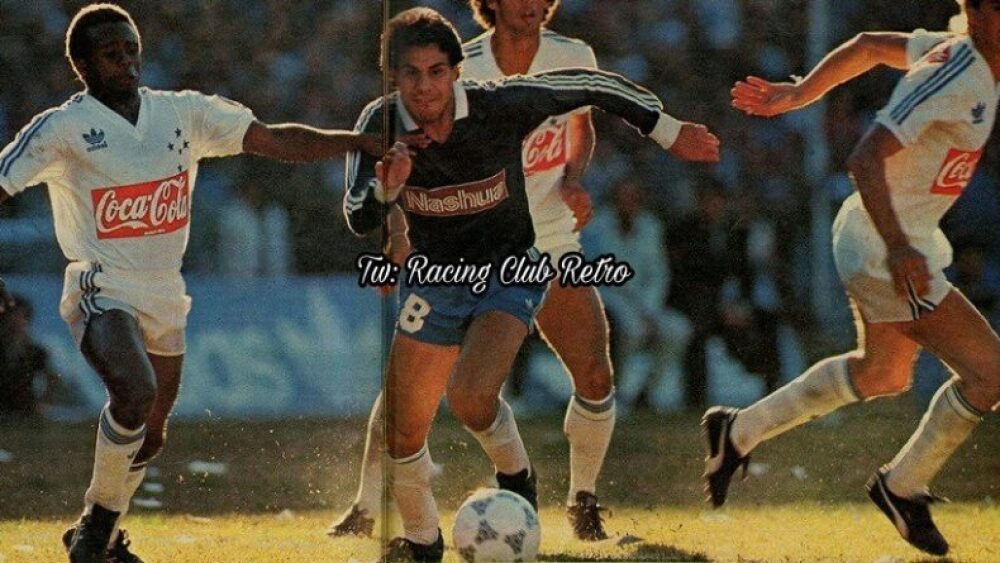 Lance da ida da final da Supercopa de 1988, entre Racing e Cruzeiro, no Cilindro