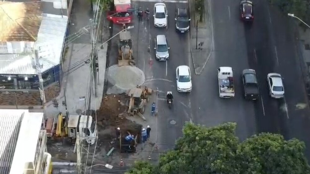 Obra da Copasa complica o trânsito na região Centro-Sul de BH