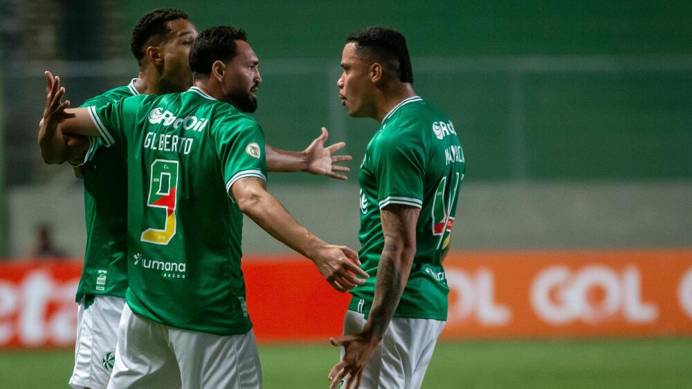 Jogadores do Juventude comemoram gol diante do Atlético pelo Brasileirão