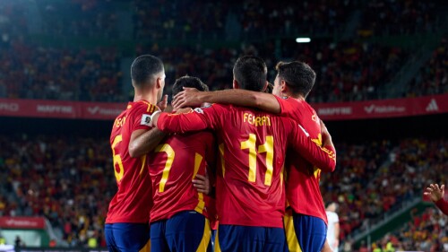Espanha comemora gol sobre a Geórgia pelas Eliminatórias
