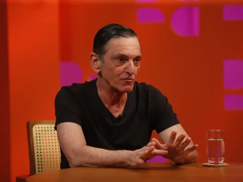 Ex-esposa de Paulo Miklos consegue medida protetiva que impede aproximação do artista