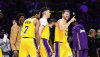 Elenco do Los Angeles Lakers durante jogo da NBA