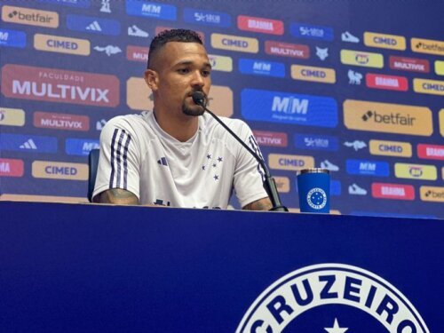 Zé Ivaldo é apresentado como reforço do Cruzeiro