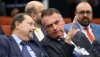 Bolsonaro conversa com seu advogado, Celso Sanchez Vilardi, durante julgamento no STF