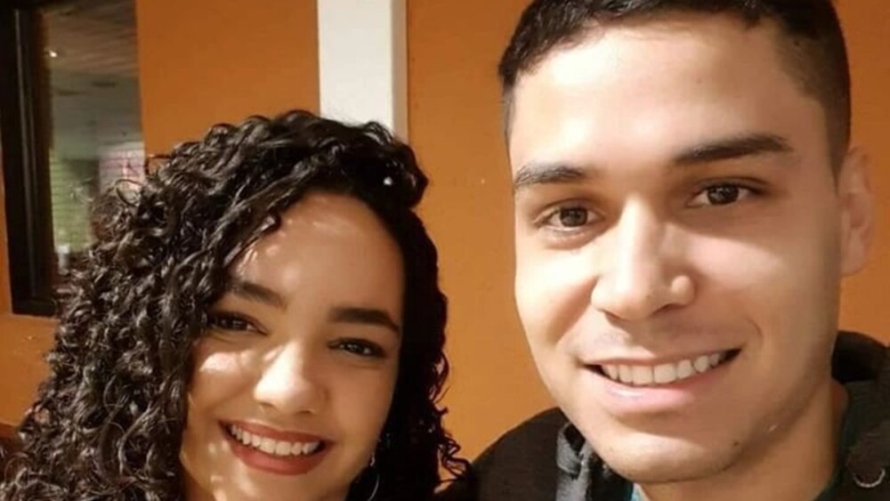 Foto mostra bombeiro Patrick Leonardo e namorada