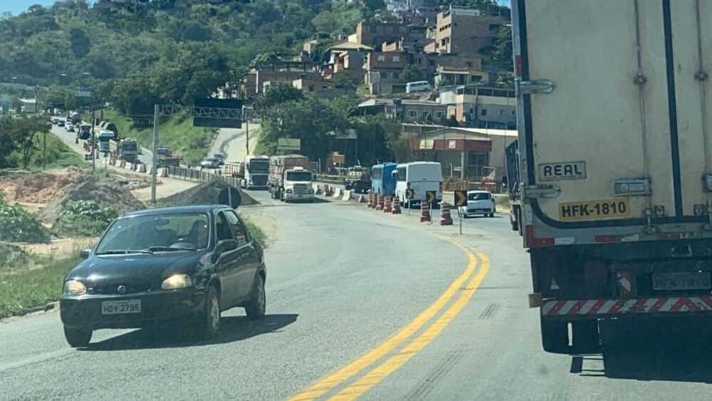 Feriado: motorista enfrenta lentidão na BR-381 saída para Vitória na manhã desta quarta-feira (15)