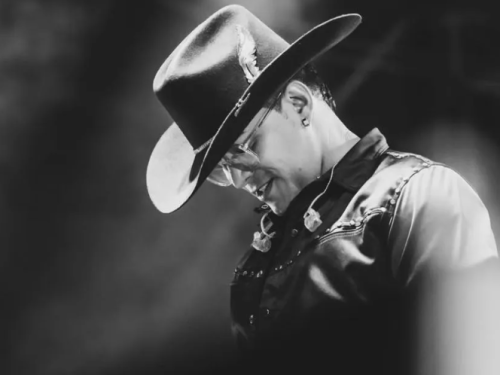 Avião cai após decolar e mata cantor famoso e mais cinco pessoas na Colômbia