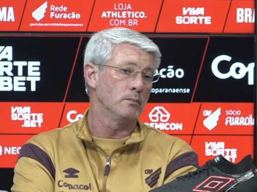 Odair Hellmann concedeu entrevista coletiva após o Athletico-PR vencer o Amazonas