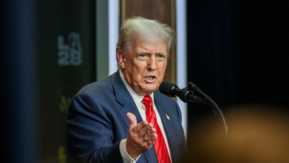 Trump ameaça impor tarifas a países que não apoiam anexação da Groenlândia