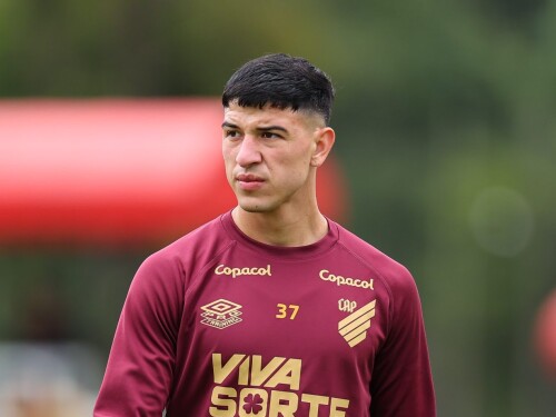 Lucas Esquivel é a grande novidade no Athletico-PR para a partida contra o Goiás
