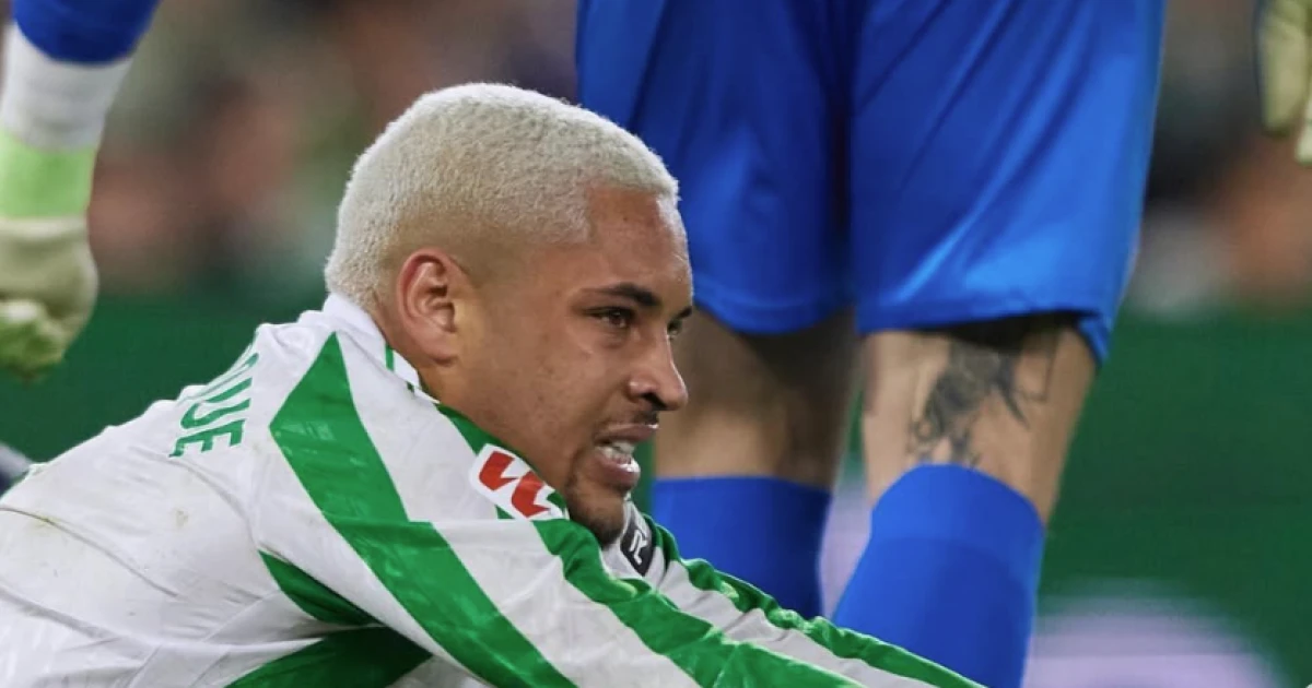 Sem espaço no Betis, Vitor Roque pode ser negociado pelo Barcelona, diz jornal