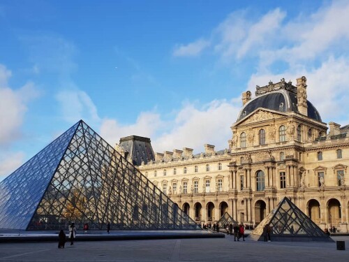 Ingresso do Louvre vai ficar mais caro para visitantes não europeus; entenda