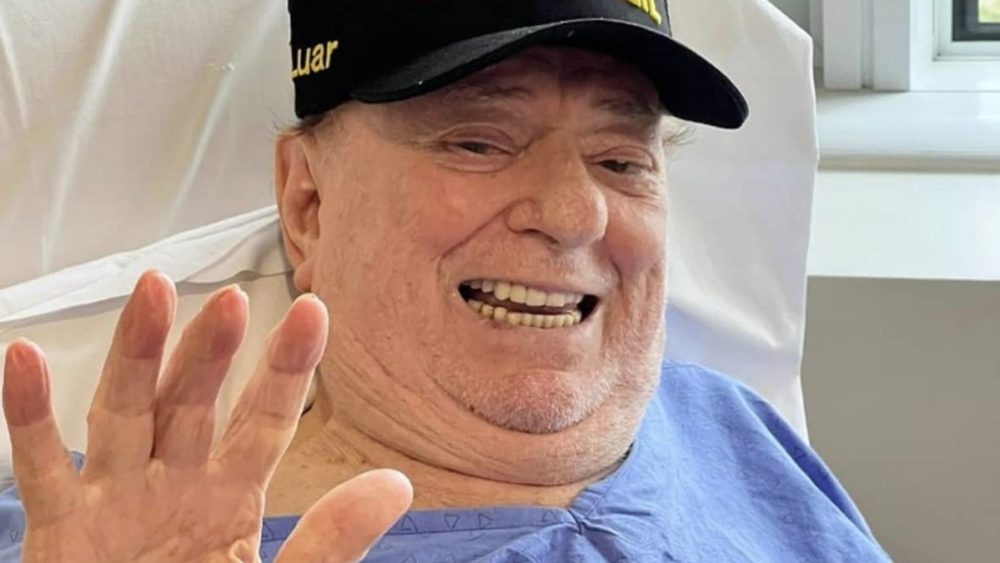 Raul Gil passa por dois hospitais e é internado em São Paulo
