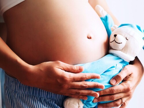 Minas Gerais registrou mais de 12 mil nascimentos de bebês de mães adolescentes em 2025