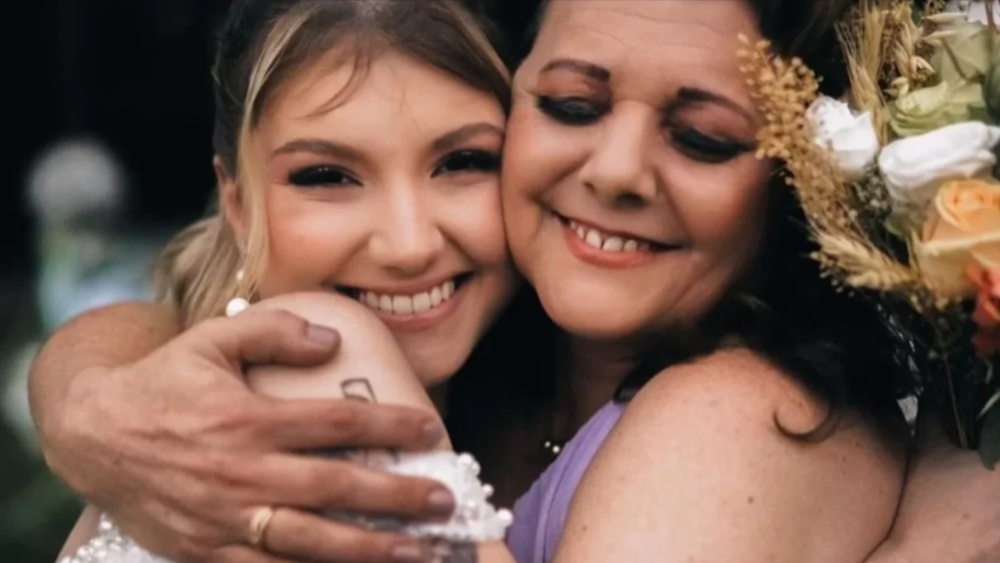 Isabel Veloso, influencer com câncer terminal, faz declaração emotiva para mãe e intriga seguidores - Rádio Itatiaia