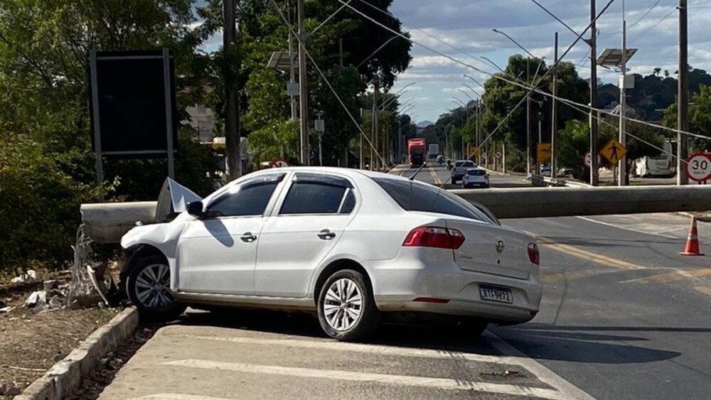 Foto mostra local de acidente fatal em Governador Valadares (MG)