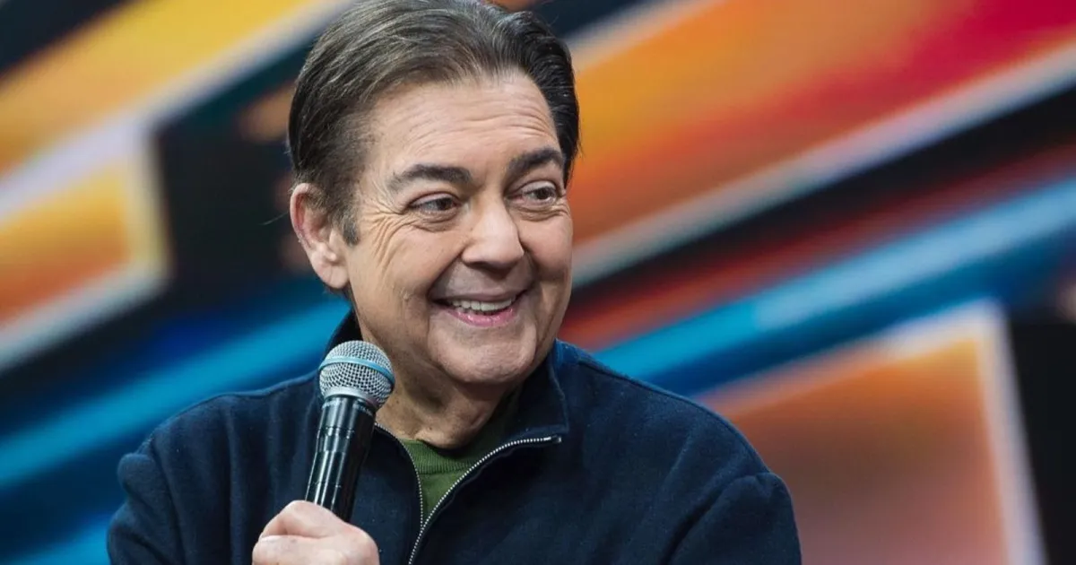 Faustão aparece com ferimentos ao lado de Gusttavo Lima e familiares