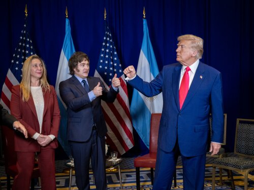 EUA compram US$ 20 bilhões em pesos para ajudar governo Milei