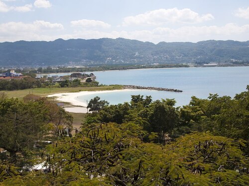 Entenda por que os jamaicanos não conseguem acessar livremente as praias do país