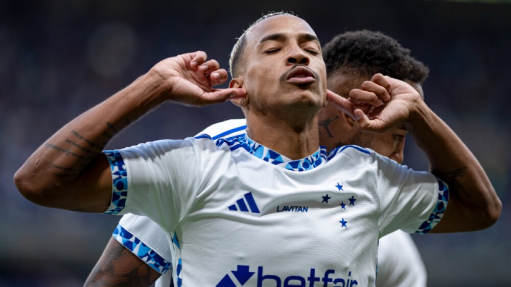 Matheus Pereira, meia do Cruzeiro, marcou o primeiro gol no triunfo sobre o Vitória