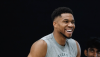 Giannis Antetokounmpo em treino dos Bucks