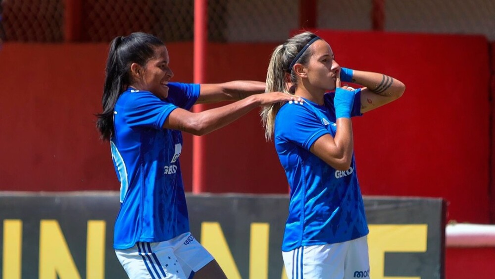 Cruzeiro goleia Corinthians