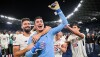 Berke Ozer e Oliver Giroud comemorando vitória do Lille sobre a Roma na Liga Europa