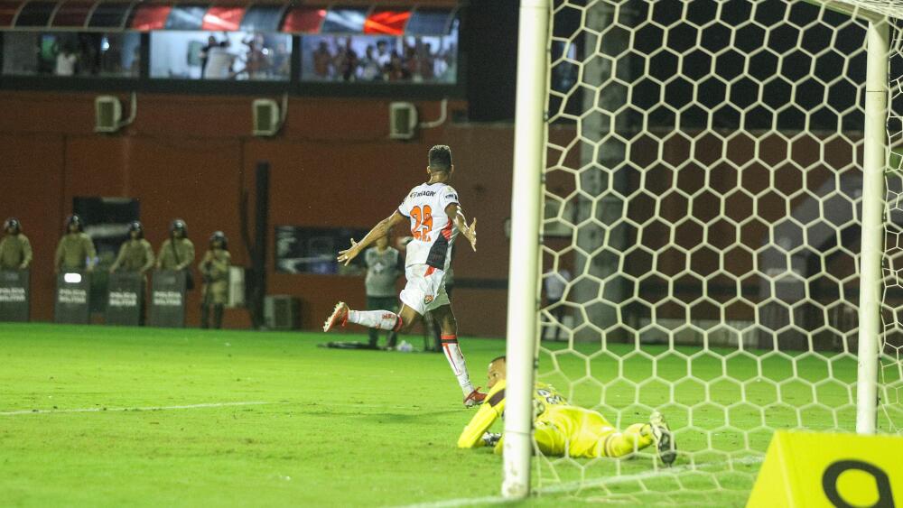 Willian Oliveira, ex-Cruzeiro, comemora gol contra o Atlético pelo Brasileirão