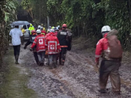 Três pessoas morrem após deslizamento de terra soterrar casa na Costa Rica