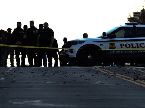 Tiroteio nos EUA: o que se sabe sobre ataque que deixou guardas e suspeito gravemente feridos
