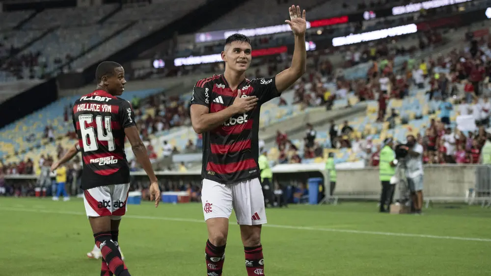 Flamengo vence o Sampaio Corrêa e entra na zona de classificação do Carioca Flamengo vence o Sampaio Corrêa e entra na zona de classificação do Carioca