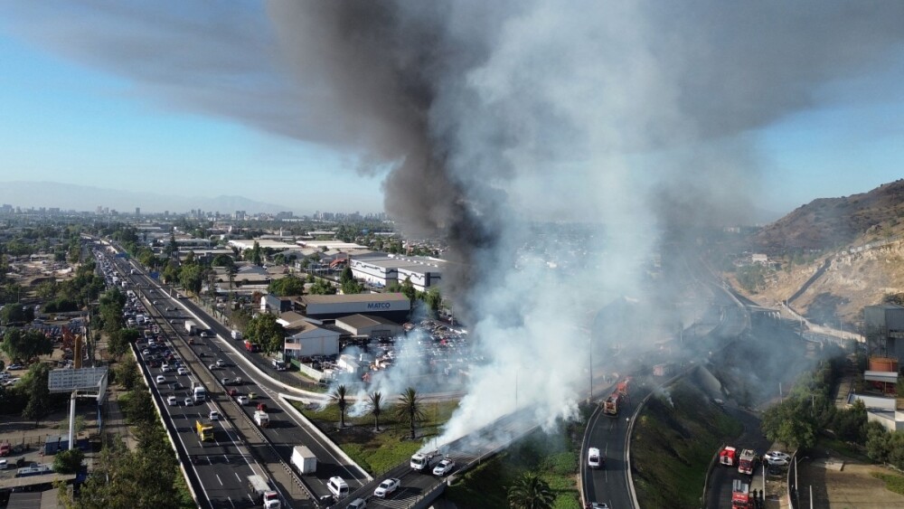 Explosão de caminhão-tanque deixa quatro mortos e 10 feridos no Chile