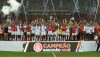 Inter ergue a taça de campeão gaúcho de 2025