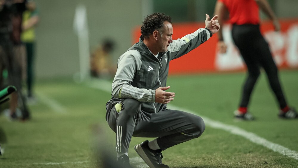 Gabriel Milito, técnico do Atlético, durante partida contra o Juventude