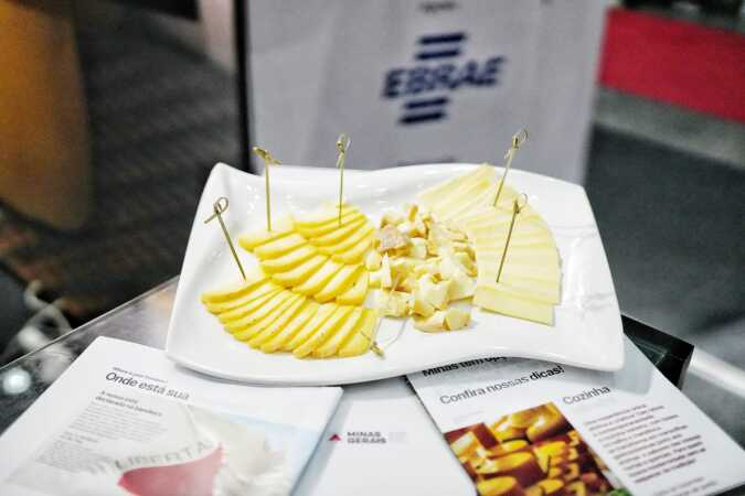 Queijo mineiro se destaca em Lisboa, na maior feira de vinhos da Europa 4 Público no estande Minas Gerais - Foto Fred Pontes (1).jpeg