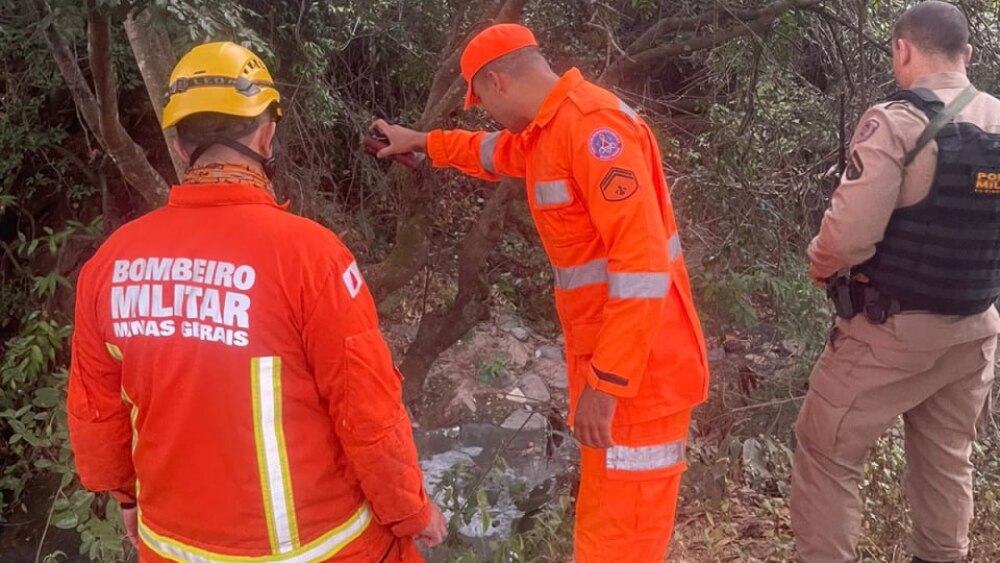 O Corpo de Bombeiros foi acionado no local de difícil acesso.
