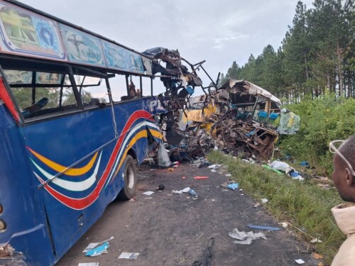 Batida entre dois ônibus deixa ao menos 46 mortos em Uganda
