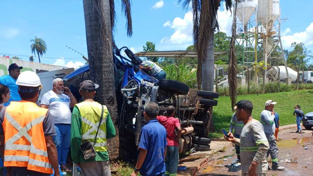 Vítima fica presa às ferragens após grave acidente na BR-381 em Igarapé (MG)