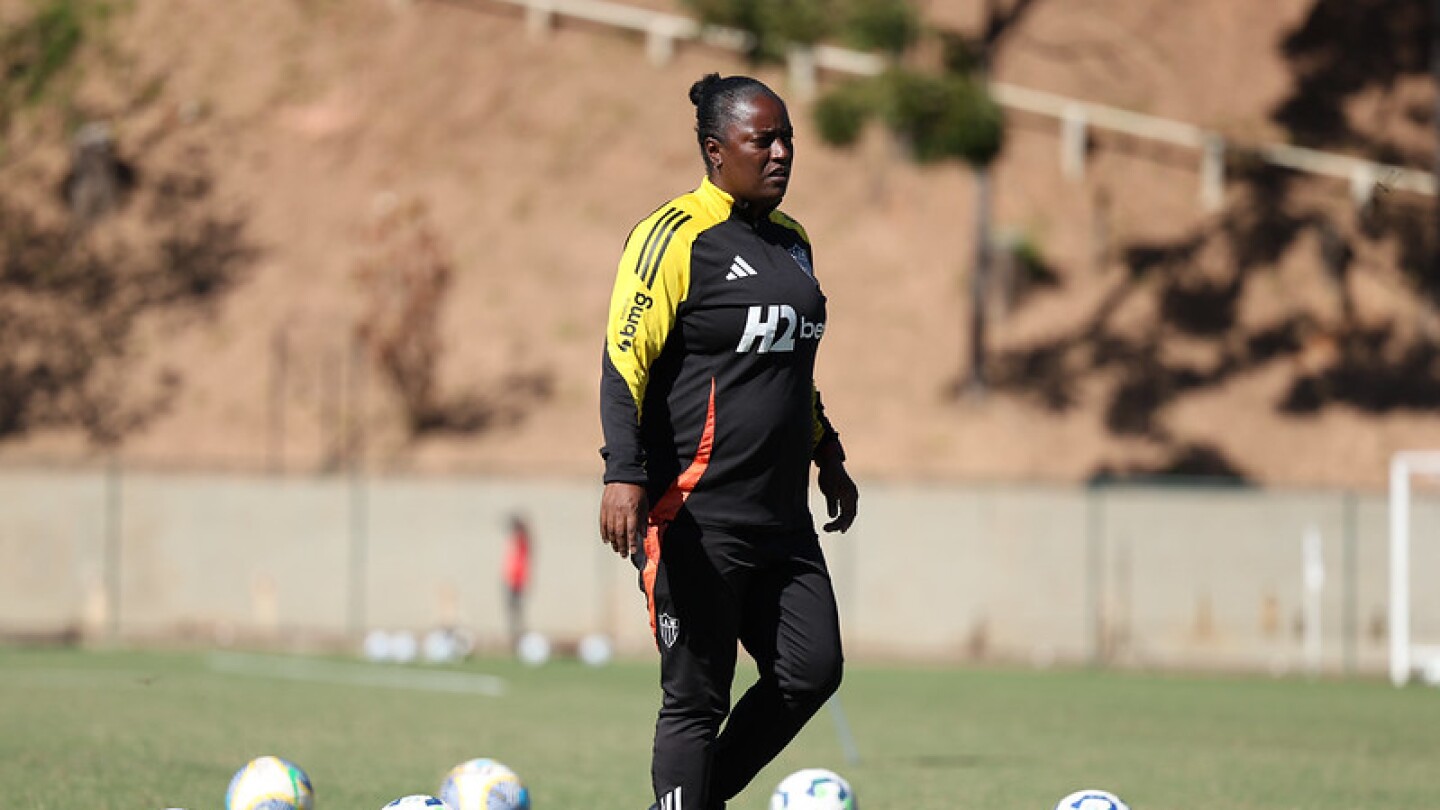 Fabiana Guedes, treinadora do Atlético feminino