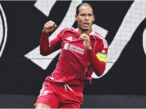 Virgil van Dijk, zagueiro holandês do Liverpool, marcou um dos gols da vitória diante do Frankfurt, na Alemanha