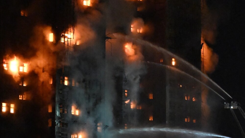 Tragédia em Hong Kong: centenas de pessoas estão desaparecidas após incêndio com 83 mortos